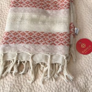 Evereve infinity scarf NWT
